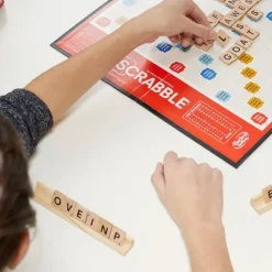 Outlet Hasbro Scrabble Board Game